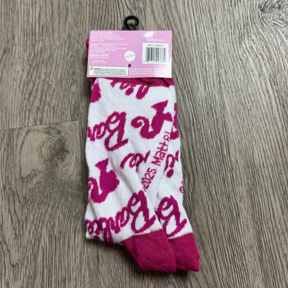 π Barbie Crew Socks | White & Pink Logo Print | Size 9β13 NWT - Picture 2 of 3